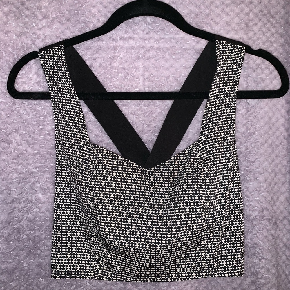 Black and white cropped tank top